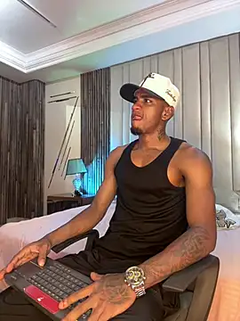 AaronCruz  online show from February 7, 2026, 3:32 am