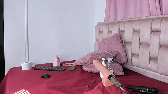 Roxy-Smith online show from April 9, 2026, 10:59 pm