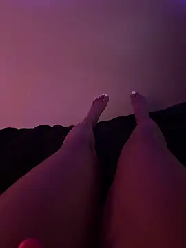 ReineNeferrti online show from April 14, 2026, 9:54 pm