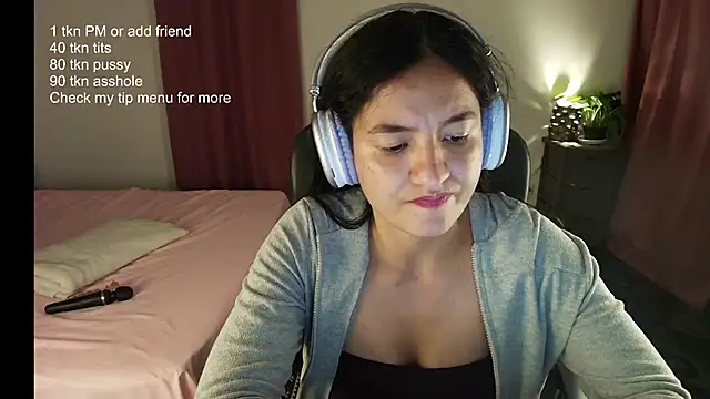 ChloeSanchezx online show from February 19, 2026, 12:06 am