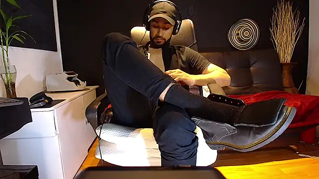 alessandro wye online show from October 3, 2025, 10:12 am