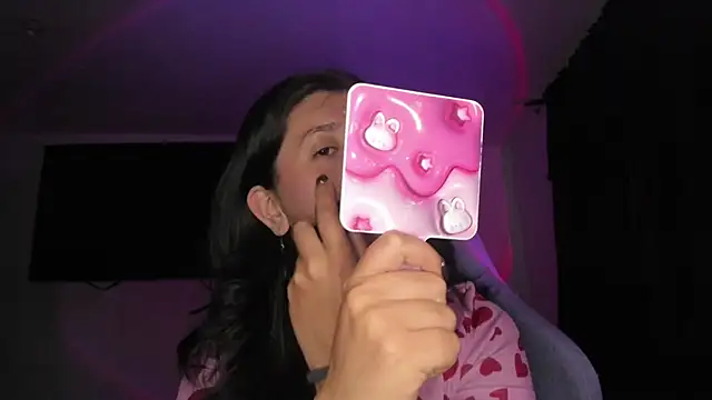 Bunnyy095 online show from April 18, 2026, 2:37 am