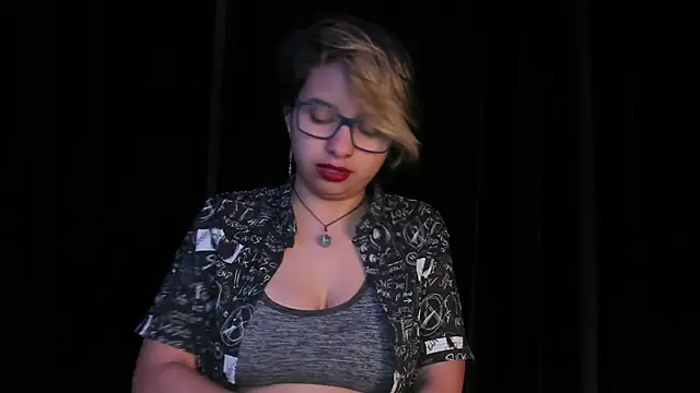 Snapshot of NovaGlitz chatting on December 9, 2024, 11:47 am NovaGlitz online show from December 9, 2024, 11:47 am