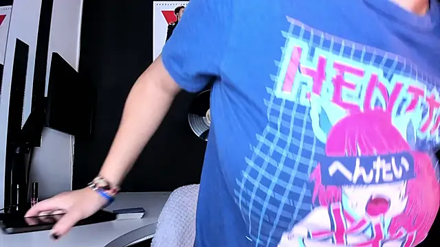 Snapshot of NovaGlitz chatting on December 10, 2024, 11:32 am NovaGlitz online show from December 10, 2024, 11:32 am