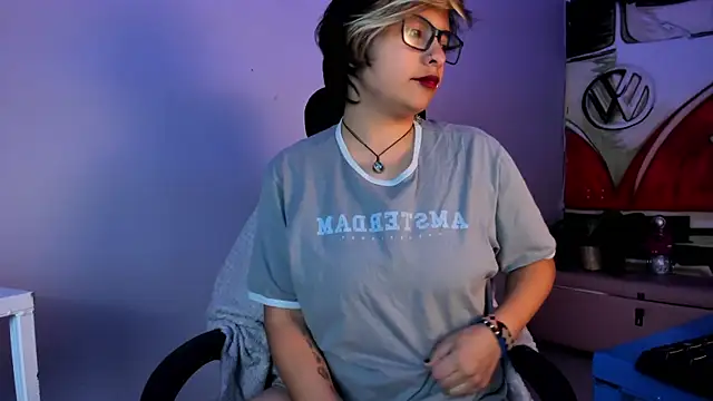 Snapshot of NovaGlitz chatting on December 11, 2024, 11:41 am NovaGlitz online show from December 11, 2024, 11:41 am