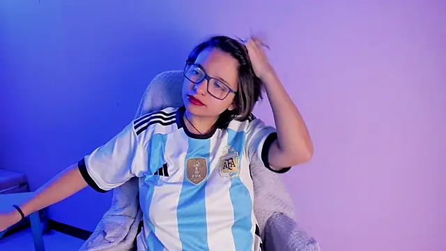 Snapshot of NovaGlitz chatting on January 27, 2025, 11:43 am NovaGlitz online show from January 27, 2025, 11:43 am