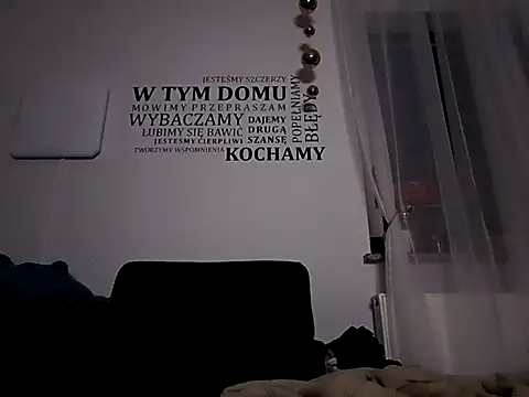 wariacik0024 online show from February 18, 2026, 11:44 pm