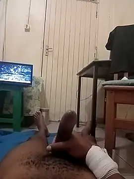 izinjamfee2 online show from February 22, 2026, 9:02 pm