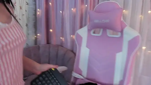 hanna  azumi online show from February 16, 2025, 8:10 am