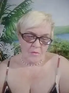 VioletSweet566 online show from December 15, 2024, 6:26 pm