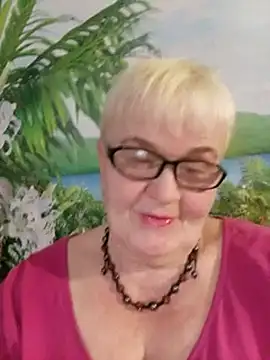 VioletSweet566 online show from March 19, 2025, 8:32 pm