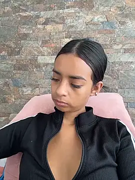 Laura fernandezII online show from March 3, 2026, 4:35 pm