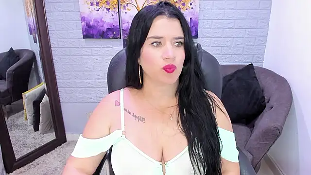 LenaRuiz  online show from February 5, 2026, 11:59 am