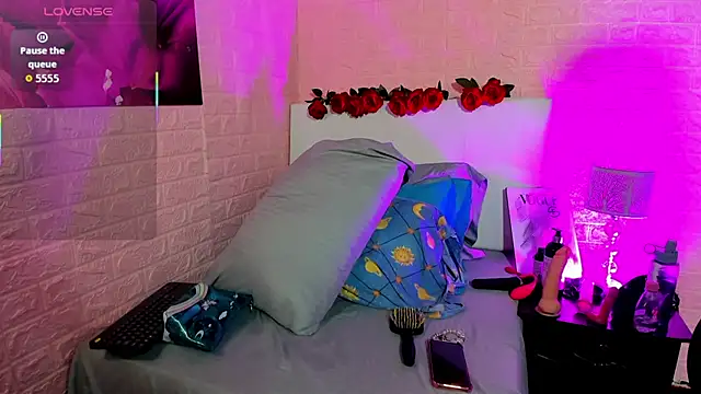 LYAA COLLINS  online show from January 9, 2026, 10:40 am