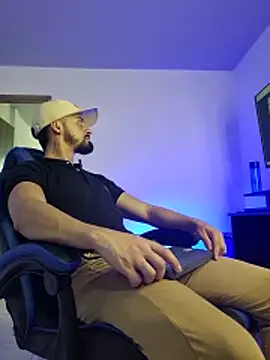 MAXIMUS MASTE3 online show from February 4, 2026, 8:14 pm