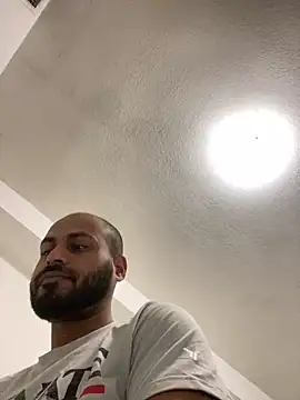 Snapshot of islandvybee55 chatting on January 4, 2025, 6:19 am islandvybee55 online show from January 4, 2025, 6:19 am