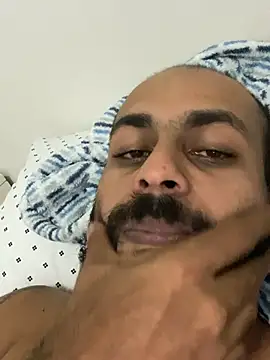 Snapshot of islandvybee55 chatting on February 12, 2025, 5:26 am islandvybee55 online show from February 12, 2025, 5:26 am