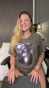 MiaPetit  online show from February 19, 2026, 7:54 pm