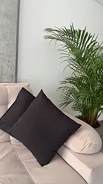 MiaPetit  online show from April 26, 2026, 7:22 pm