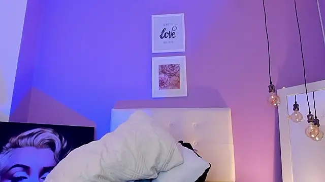 Snapshot of Charlotte11-11 chatting on March 8, 2026, 2:04 am Charlotte11-11 online show from March 8, 2026, 2:04 am