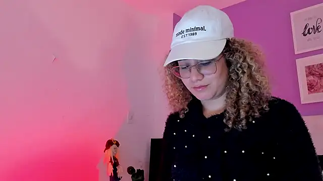 Snapshot of Charlotte11-11 chatting on March 9, 2026, 10:03 pm Charlotte11-11 online show from March 9, 2026, 10:03 pm