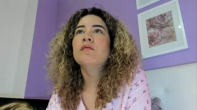 Snapshot of Charlotte11-11 chatting on April 1, 2026, 2:25 pm Charlotte11-11 online show from April 1, 2026, 2:25 pm