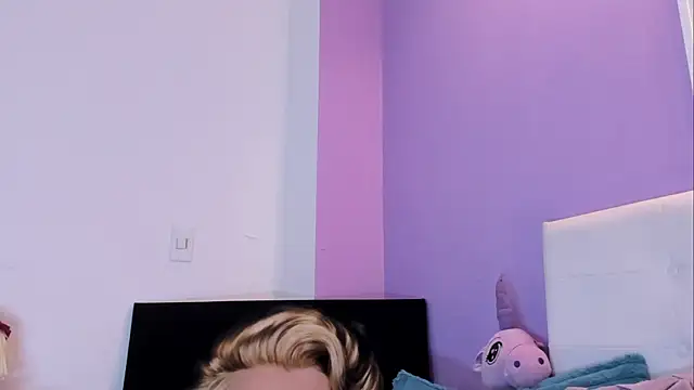 Snapshot of Charlotte11-11 chatting on April 14, 2026, 4:35 pm Charlotte11-11 online show from April 14, 2026, 4:35 pm