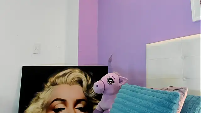 Snapshot of Charlotte11-11 chatting on April 15, 2026, 3:52 pm Charlotte11-11 online show from April 15, 2026, 3:52 pm