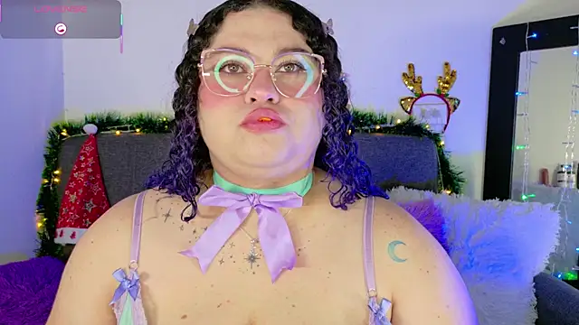 lunitaa0 online show from December 4, 2025, 3:05 am