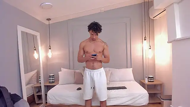 Dominick star online show from October 4, 2025, 4:32 am