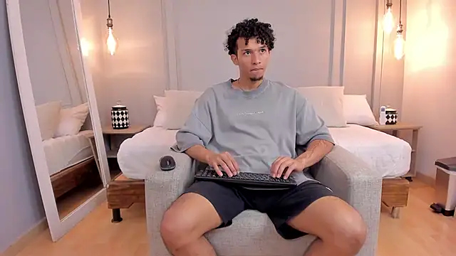 Dominick star online show from November 3, 2025, 3:41 am