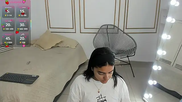 natalia aguirre1 online show from September 21, 2025, 12:18 pm