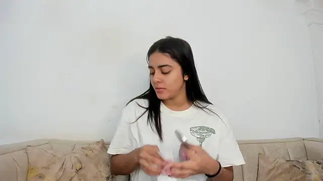 natalia aguirre1 online show from October 29, 2025, 12:18 pm