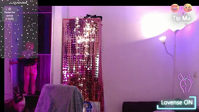mischellemeow13 online show from December 6, 2024, 7:21 am
