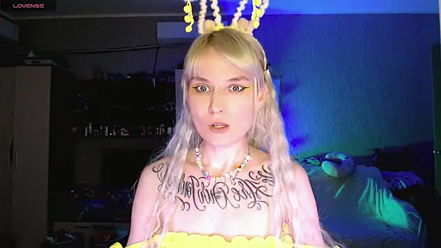 mischellemeow13 online show from March 16, 2026, 12:49 am