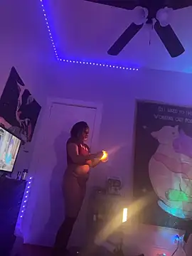 loveluna8 online show from December 21, 2025, 10:33 am