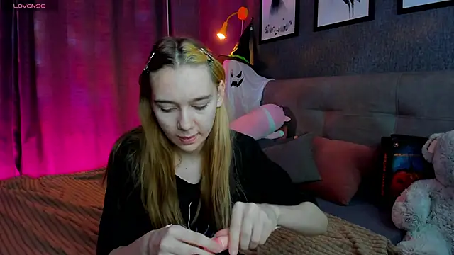 Lesi Moonie01 online show from October 28, 2025, 8:29 am