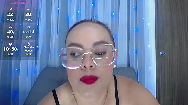 AdelyGinn online show from December 22, 2024, 1:33 pm