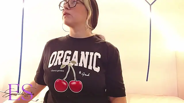 Snapshot of EsmeraldaSantoss chatting on February 17, 2025, 1:10 pm EsmeraldaSantoss online show from February 17, 2025, 1:10 pm