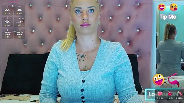 Snapshot of KikiSweet08 chatting on September 11, 2025, 4:12 am KikiSweet08 online show from September 11, 2025, 4:12 am