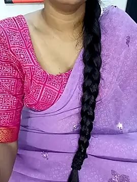 Snapshot of Lovely_mam444 chatting on December 23, 2024, 5:22 pm Lovely mam444 online show from December 23, 2024, 5:22 pm