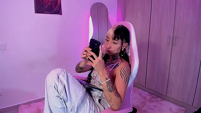 HollyHudsonn online show from March 14, 2025, 7:34 pm