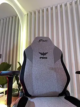 carolynnetrujillo online show from December 4, 2025, 2:54 am