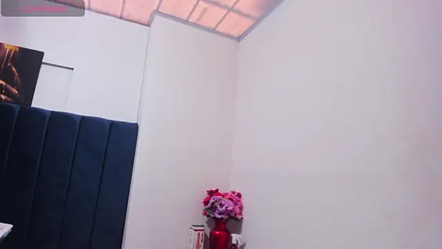Snapshot of Angela_saenx2 chatting on December 15, 2024, 7:10 pm Angela saenx2 online show from December 15, 2024, 7:10 pm