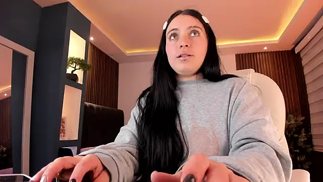 Lucy Smith2 online show from December 20, 2024, 8:17 am