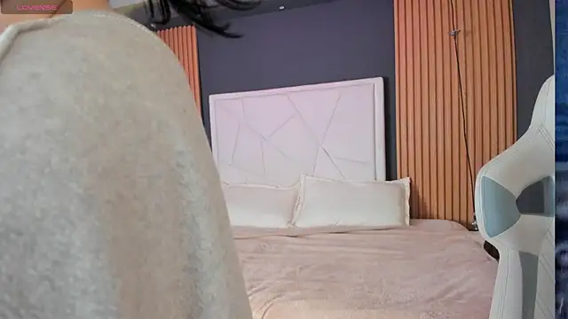 Lucy Smith2 online show from September 24, 2025, 8:45 pm