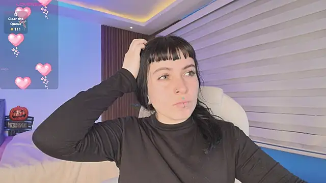 Lucy Smith2 online show from October 6, 2025, 7:44 pm