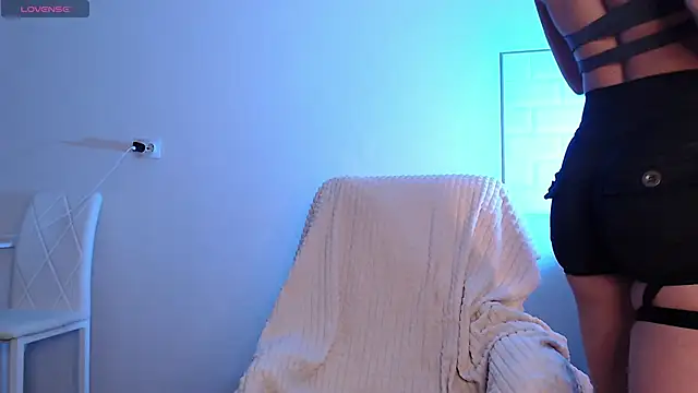 Eva Hailey  online show from November 10, 2025, 4:11 am