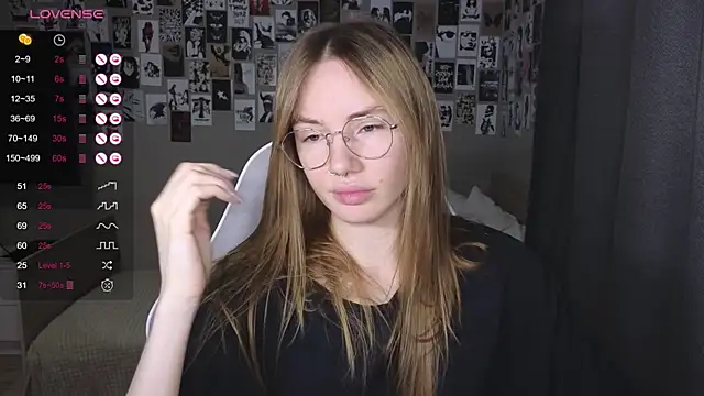 littlevildevil online show from April 5, 2026, 10:01 am