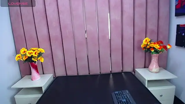 Snapshot of EmilyyEvans_ chatting on February 8, 2025, 3:00 pm EmilyyEvans online show from February 8, 2025, 3:00 pm